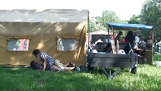 اپنی پچھواڑے میں جیو ...